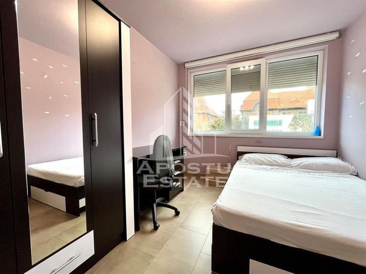 Apartament cu 3 camere semidecomandat, mobilat în Vest