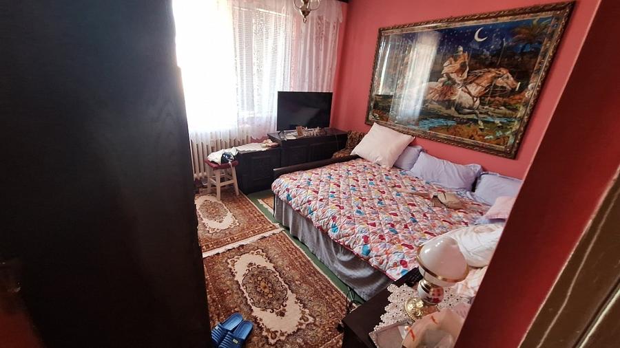Apartament cu 3 camere semidecomandat în Titan