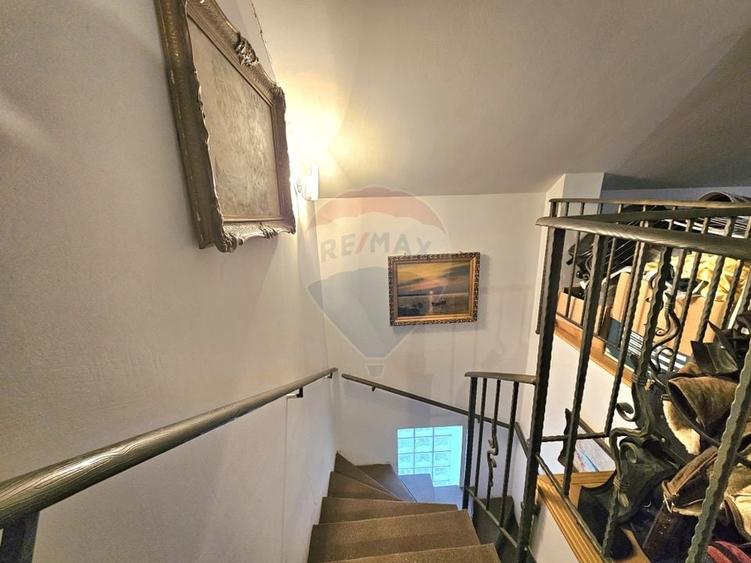 Casă cu 5 camere cu Teren 390 Mp în Lumina