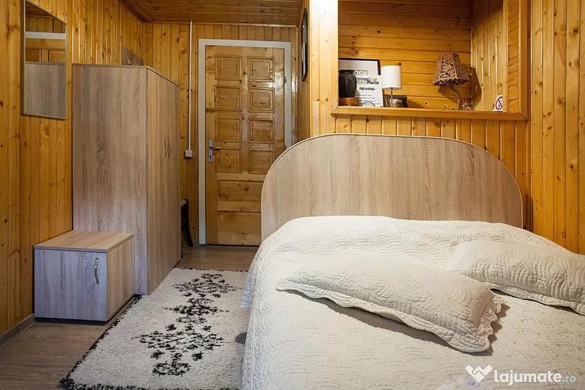Casă cu 10 camere cu Teren 1900 Mp în Central