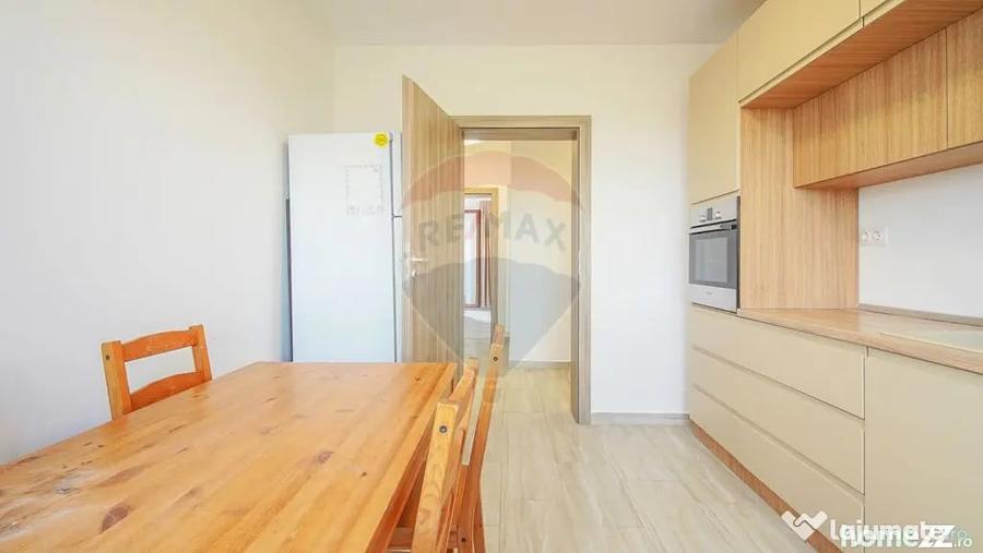 Apartament cu 3 camere decomandat în IAR