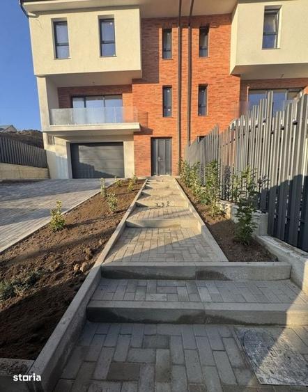 Casă cu 4 camere în Tăuți