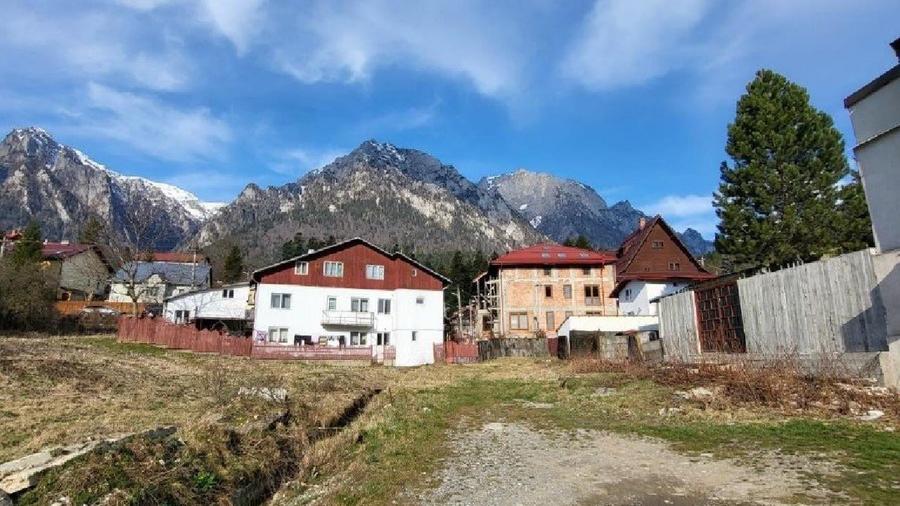 Casă individuală cu 9 camere cu Teren 400 Mp în Nord