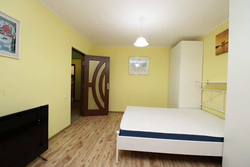 Apartament cu 3 camere decomandat în Drumul Taberei