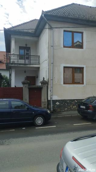 Casă cu 5 camere cu Teren 196 Mp în Central