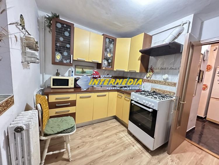Apartament cu 3 camere decomandat, mobilat în Cetate