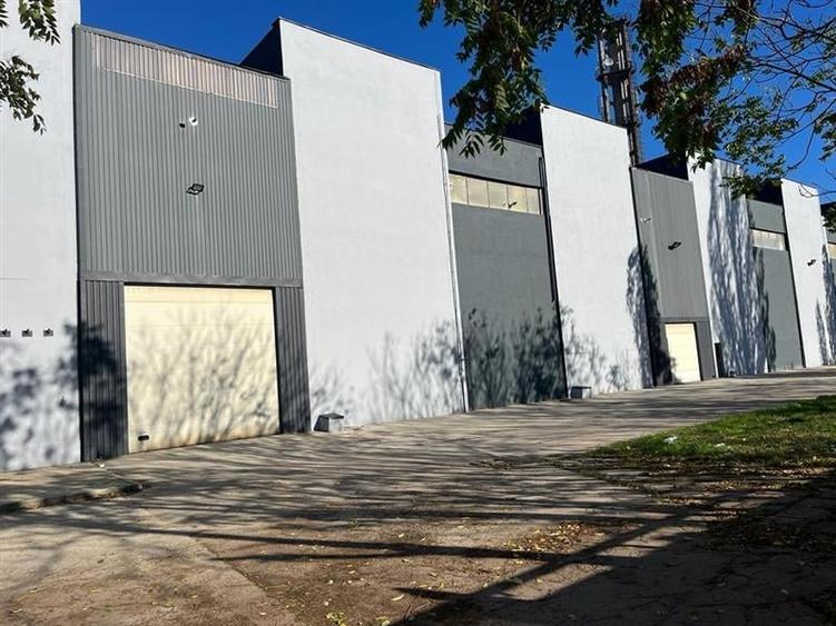 Spațiu industrial, de 1,680 mp, în Central