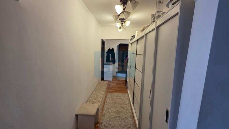 Apartament cu 3 camere decomandat, mobilat în Aluniș