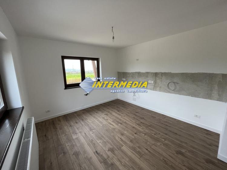 Casă individuală cu 4 camere cu Canalizare în Cetate