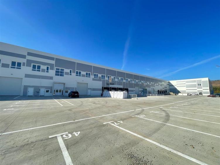 Spațiu industrial, de 2,600 mp, în Luna de Sus