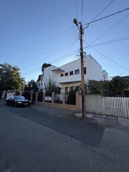Casă cu 4 camere în Ultracentral