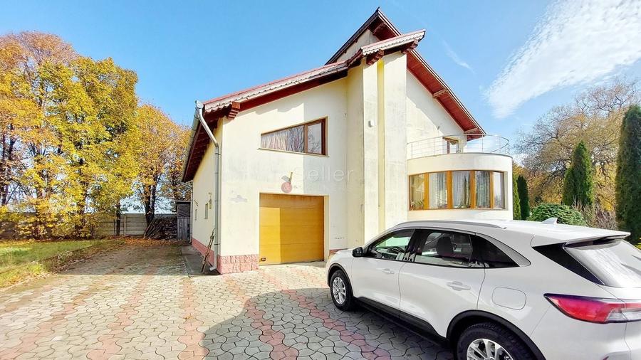 Casă individuală cu 5 camere cu Canalizare în Hălchiu
