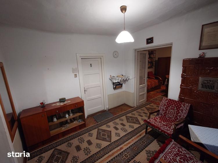 Casă cu 4 camere cu Teren 292 Mp în Aleea Carpați