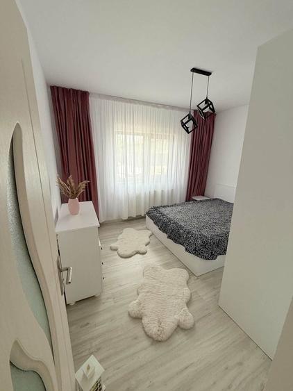 Apartament cu 3 camere decomandat în Vișan