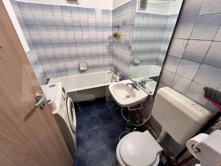 Apartament cu 3 camere semidecomandat în Cina