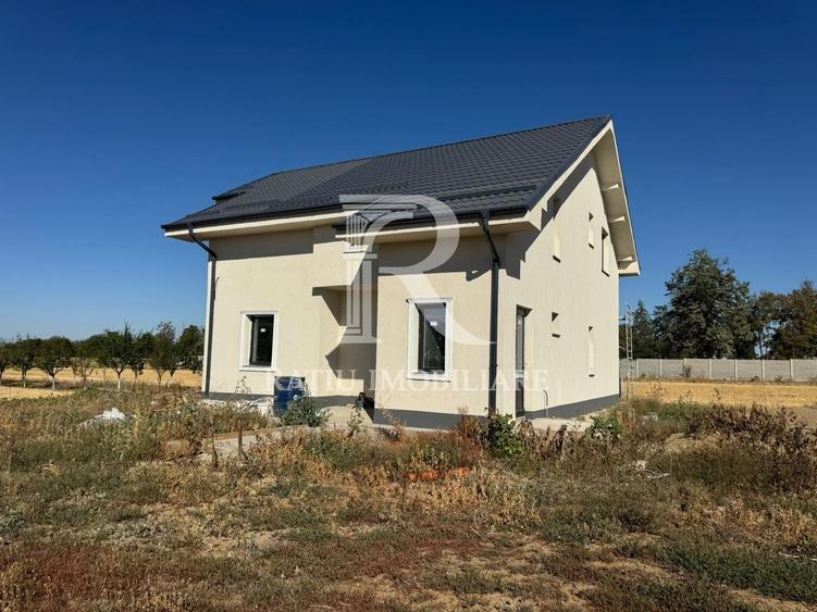 Casă individuală cu 6 camere cu Canalizare în Oncea