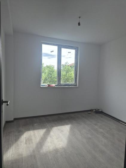 Apartament cu 3 camere semidecomandat în Dărmănești