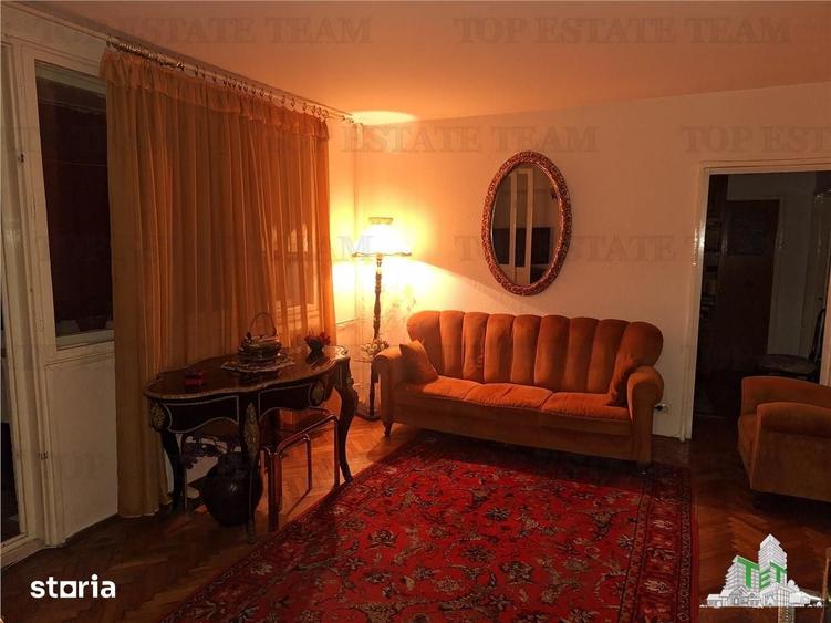 Apartament cu 3 camere semidecomandat în Tei