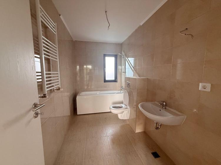 Duplex cu 4 camere cu Canalizare în Brătășanca