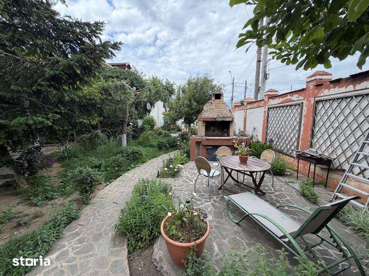 Casă cu 8 camere cu Teren 954 Mp în Andronache