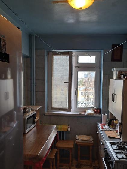Apartament cu 3 camere semidecomandat în Drumul Taberei