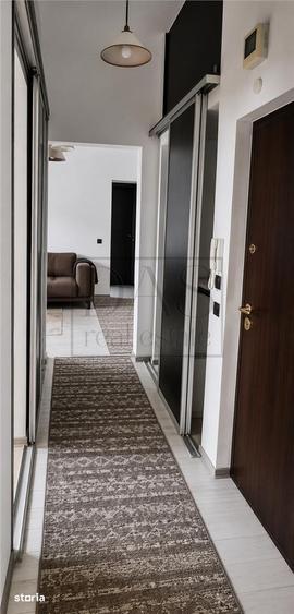 Apartament cu 3 camere, mobilat în Romană