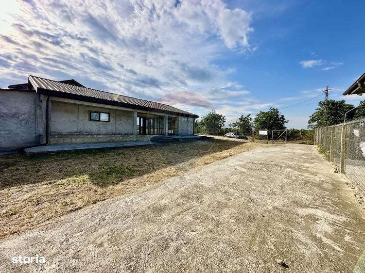 Casă cu 4 camere în Slimnic