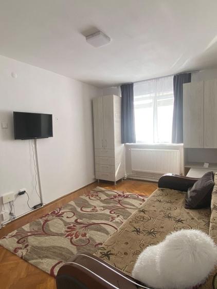 Apartament cu 2 camere decomandat în Roșia