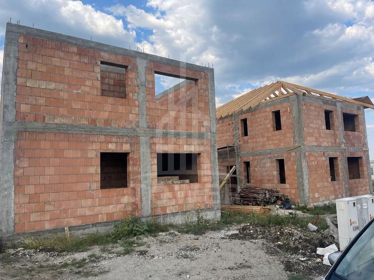 Casă individuală cu 4 camere cu Canalizare în Șura Mică