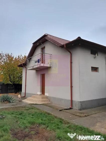 Casă cu 7 camere cu Teren 1500 Mp în Islaz