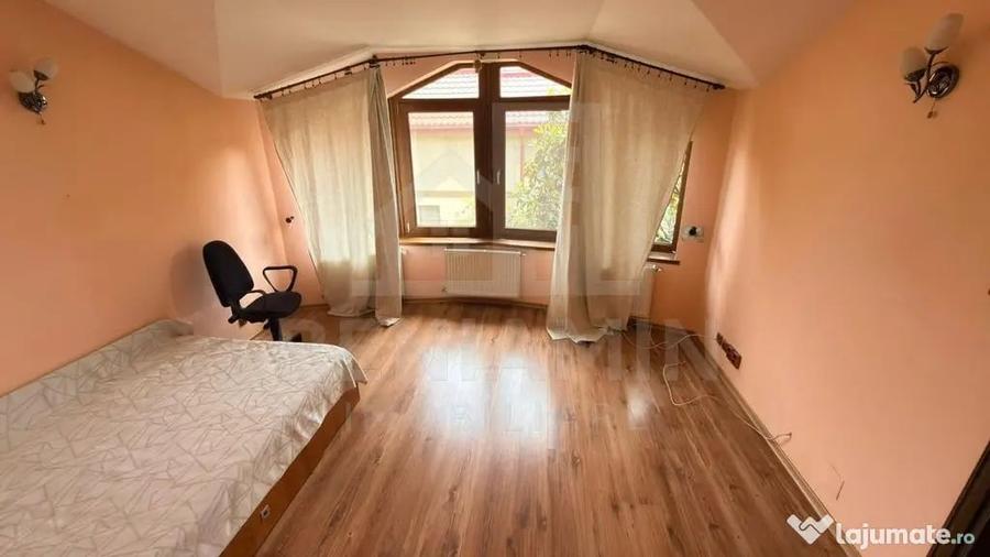 Casă cu 7 camere cu Teren 464 Mp în Cârcea