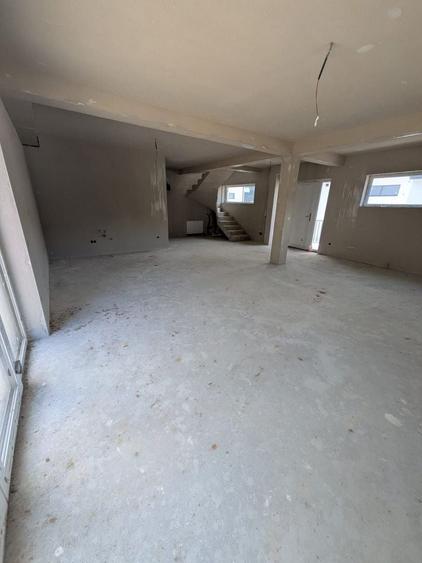 Duplex cu 4 camere cu Canalizare în Florești