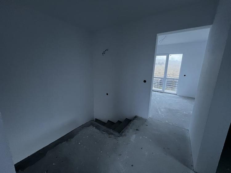 Duplex cu 3 camere cu Canalizare în Gilău