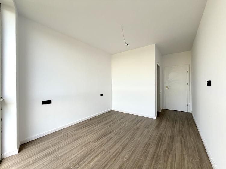 Apartament cu 3 camere semidecomandat în Torontalului