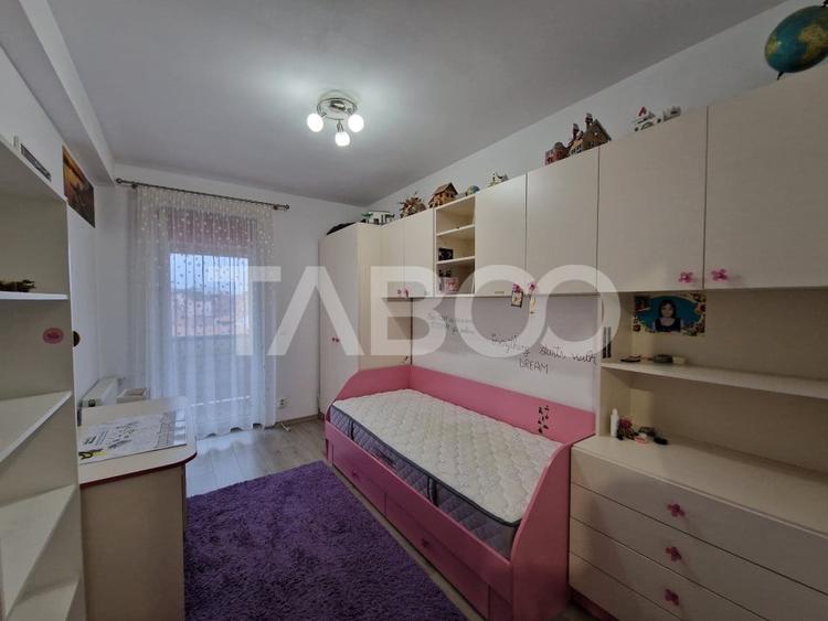 Apartament cu 3 camere decomandat, mobilat în Turnișor