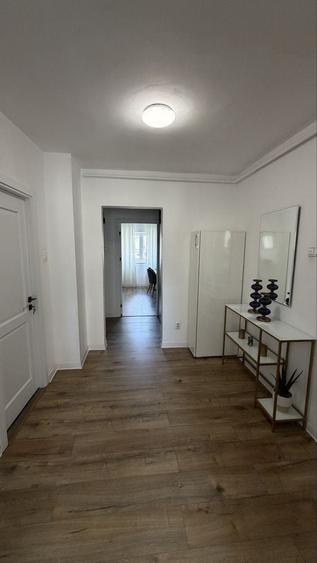 Apartament cu 4 camere în Drumul Carului