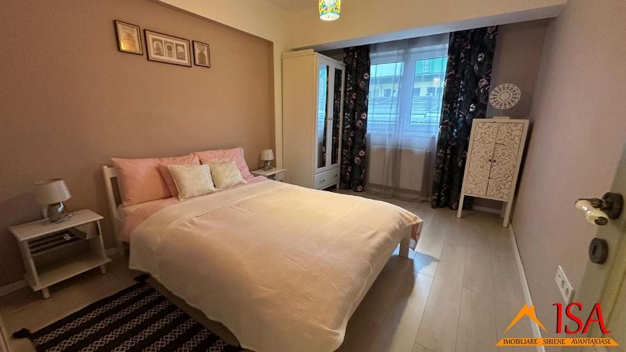 Apartament cu 3 camere decomandat, mobilat în Central