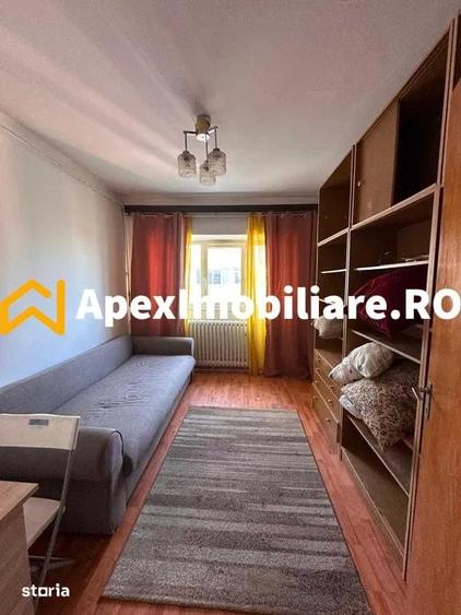 Apartament cu 4 camere decomandat în Tei