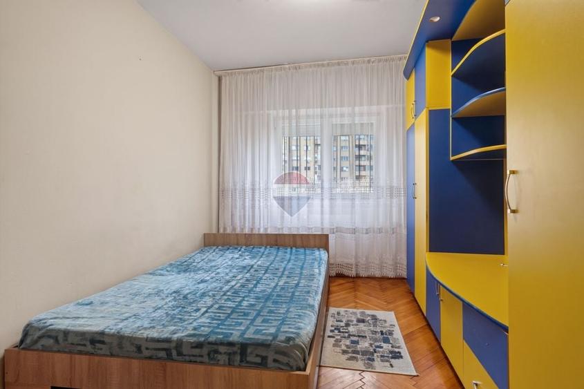 Apartament cu 3 camere semidecomandat în Aurel Vlaicu