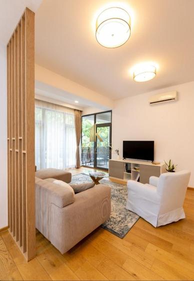 Apartament cu 3 camere semidecomandat, mobilat în Aviației