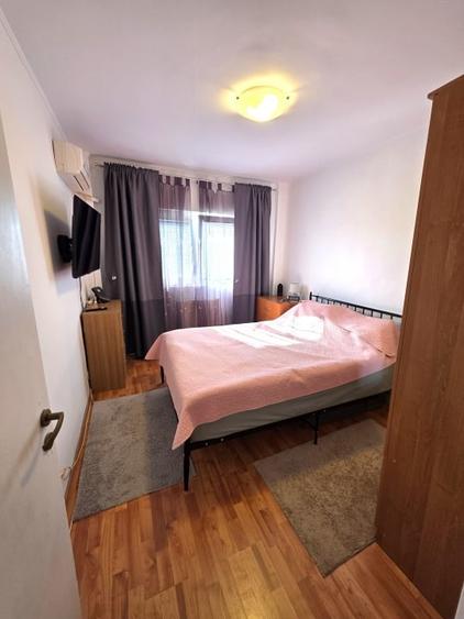 Apartament cu 4 camere semidecomandat în Brâncoveanu
