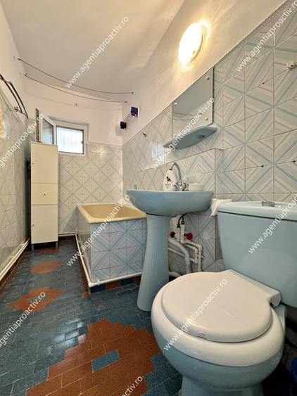 Apartament cu 3 camere decomandat în Micro 20