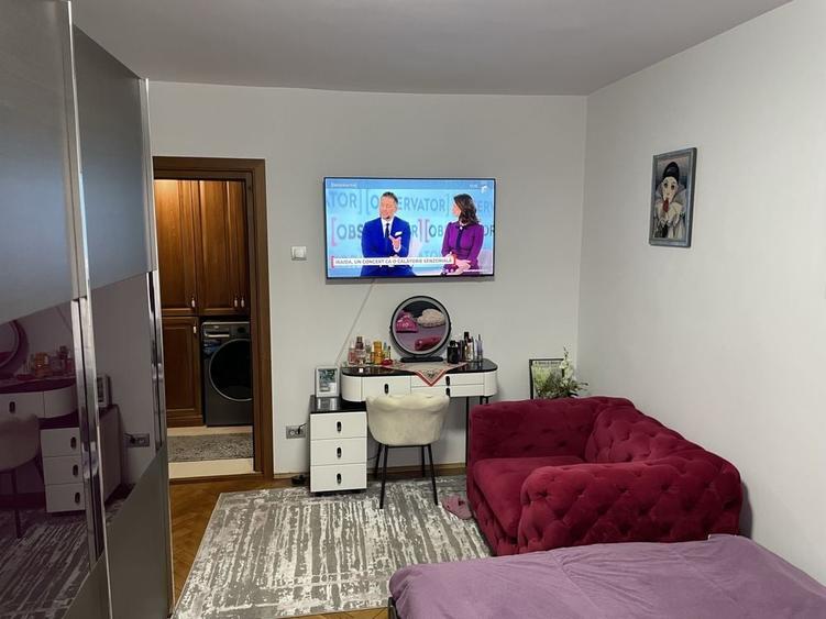 Apartament cu 3 camere semidecomandat în Ultracentral