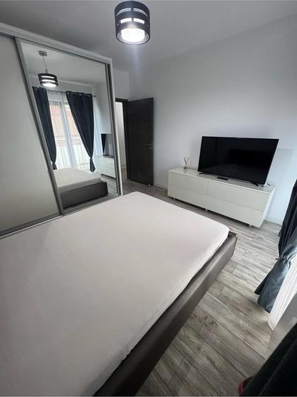 Apartament cu 3 camere decomandat în Craiovița Nouă