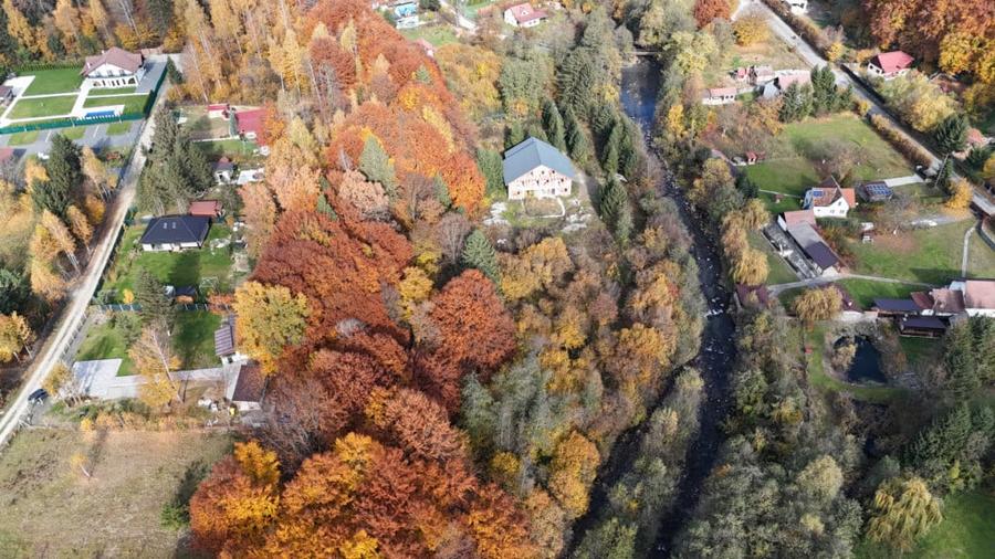 Casă cu 17 camere cu Teren 7000 Mp în Central