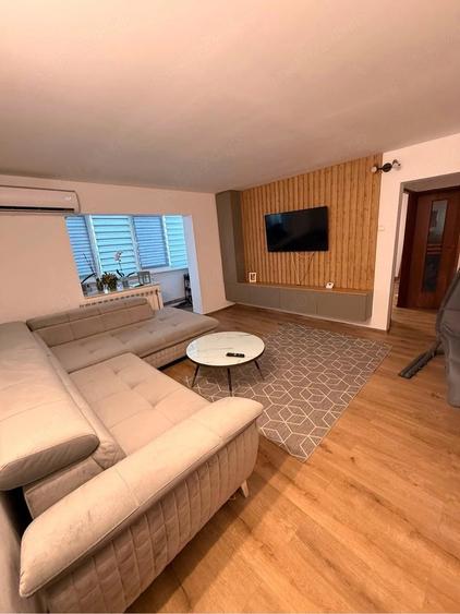 Apartament cu 3 camere semidecomandat în Central