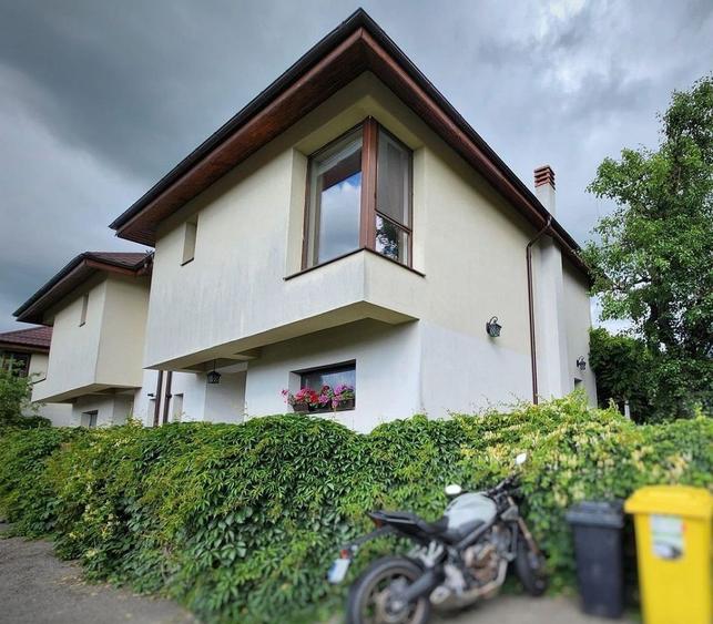 Duplex cu 4 camere cu Canalizare în Mogoșoaia