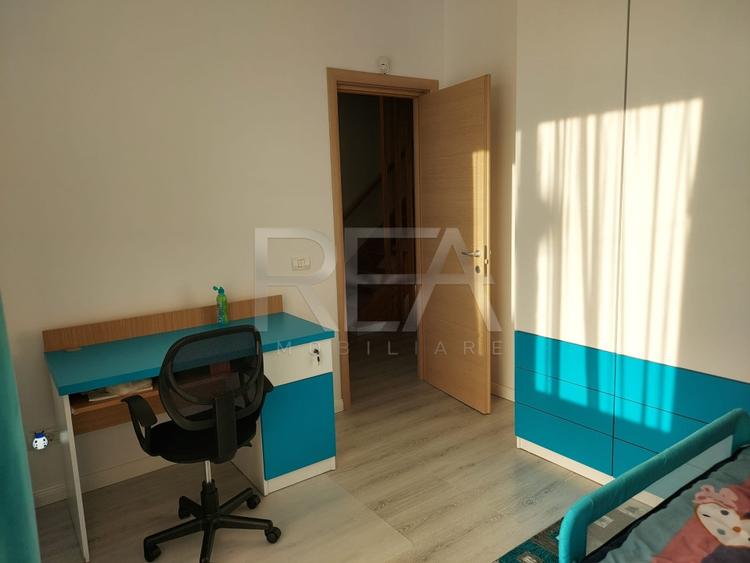 Casă individuală cu 6 camere cu Canalizare în Titan