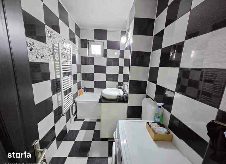 Apartament cu 3 camere decomandat în Micro 6