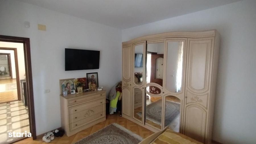 Casă cu 4 camere în Zorile